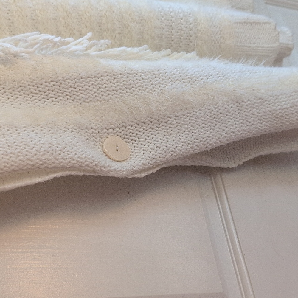 Woman's Sweater - Picture 6 of 11